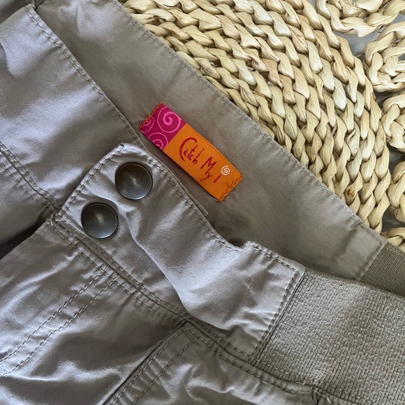 Y2K "catch my I" Capris - Picture 4 of 4